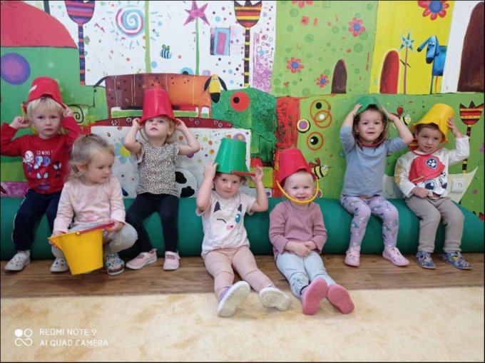 PRVNÍ MĚSÍC VE ŠKOLCE - 1. třída MŠ